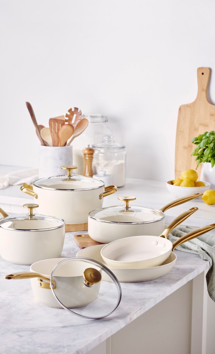 تجهیزات آشپزخانه: معرفی انواع و نقش آنها در بهبود عملکرد آشپزی