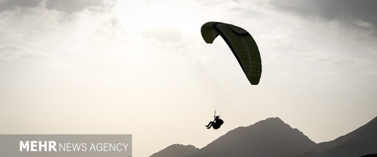 امیرخوانی، داری گواهینامه معتبر پروازی نبود