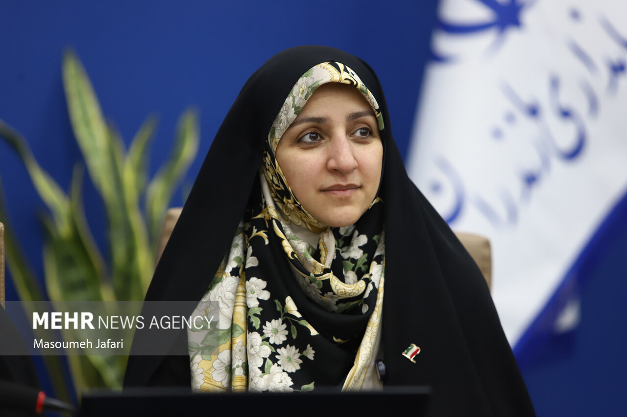 بهروزآذر: دولت موظف است موانع شکوفایی زنان را شناسایی و رفع کند