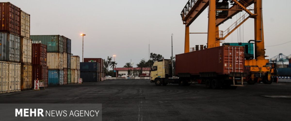 تخلیه موفق دو نگله فوق‌سنگین در اسکله ۳۵ بندر شهید رجایی