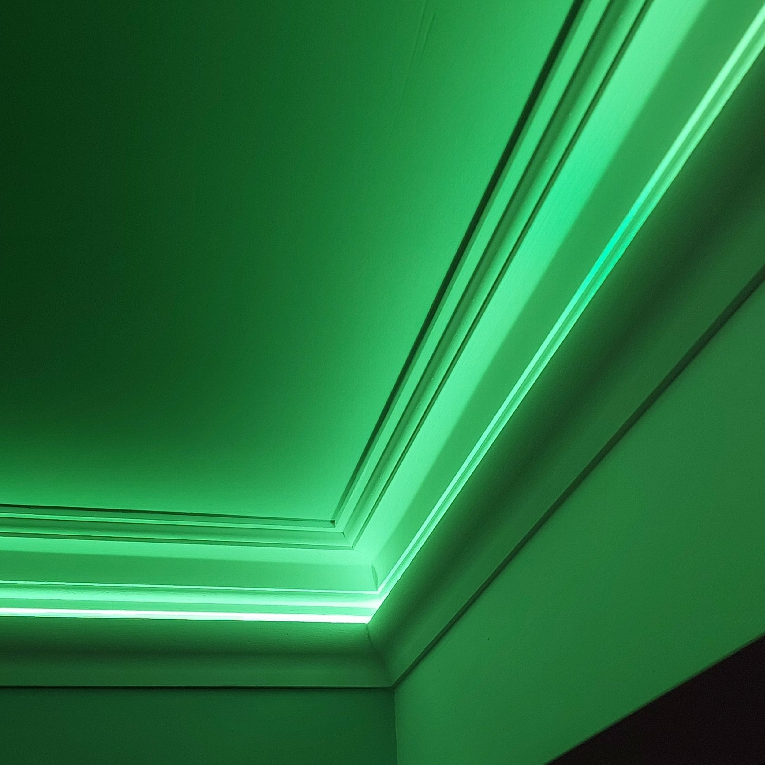 نصب قرنیز نوری در سقف با استفاده از پروفیل آلومینیومی و LED