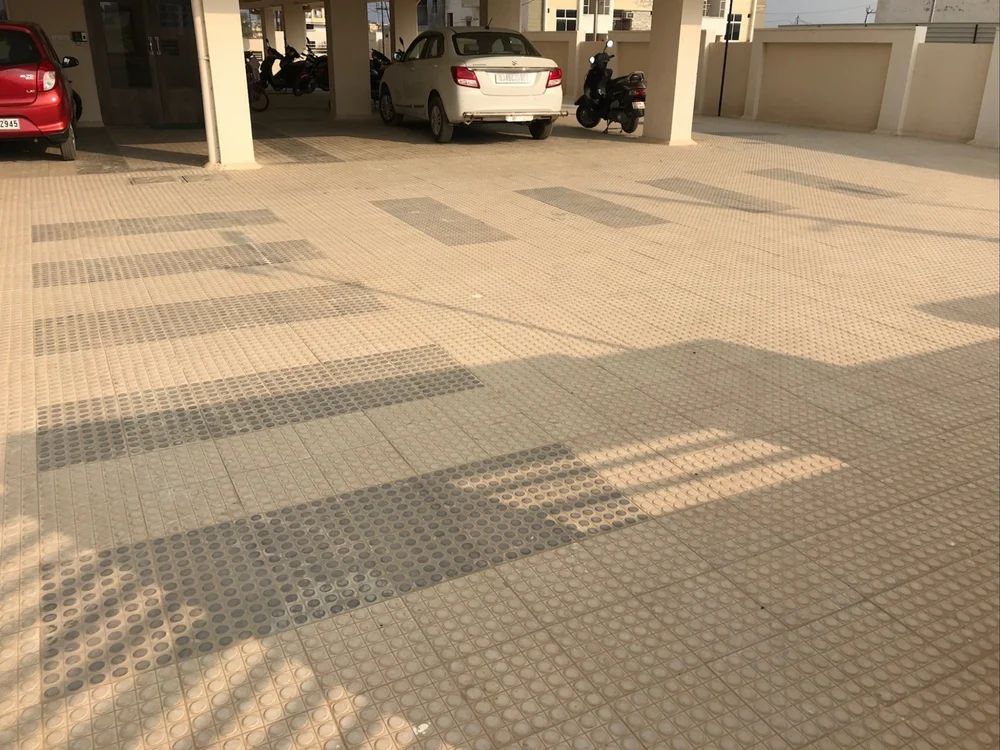 کف‌پوش سنگ‌پلیت صنعتی برای پارکینگ‌های پرتردد تجاری